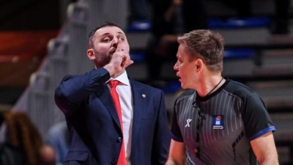 ДЕТАЉ КОЈИ ЈЕ ПРОМАКАО СВИМА: Тренер Игокее на тајм-ауту опсовао Вукчевића ДЕТАЉ КОЈИ ЈЕ ПРОМАКАО СВИМА: Тренер Игокее на тајм-ауту опсовао Вукчевића