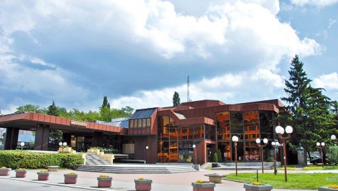 VEČERAS POČINJE 55. SMEDEREVSKA PESNIČKA JESEN: Prvo veče posvećeno slepim i slabovidim osobama VEČERAS POČINJE 55. SMEDEREVSKA PESNIČKA JESEN: Prvo veče posvećeno slepim i slabovidim osobama