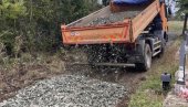 НАСТАВЉА СЕ УРЕЂЕЊЕ ПУТЕВА: Асфалт стиже до свих села у Рековцу (ФОТО) НАСТАВЉА СЕ УРЕЂЕЊЕ ПУТЕВА: Асфалт стиже до свих села у Рековцу (ФОТО)