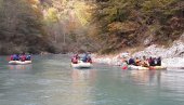 NI KIŠA NAS NEĆE OMESTI U POTRAZI: Spasioci i dalje pretražuju kanjon Tare nakon stravične nesreće (FOTO)