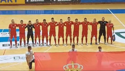 KAD BOŽE PRAVDE ZAGRMI! Prelep ambijent u Šapcu: Puna hala dočekala srpske futsal majstore (VIDEO) KAD BOŽE PRAVDE ZAGRMI! Prelep ambijent u Šapcu: Puna hala dočekala srpske futsal majstore (VIDEO)