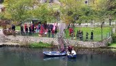 ПРВЕ СЛИКЕ СТРАВИЧНЕ НЕСРЕЋЕ КОД МАНАСТИРА ЈОВАЊЕ: Једна особа страдала, остале извлаче из воде (ФОТО)