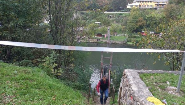 СПАСИОЦИ ИЗВЛАЧЕ ЉУДЕ ИЗ ЗАПАДНЕ МОРАВЕ: Детаљи несреће у Овчар Бањи, страхује се да има мртвих СПАСИОЦИ ИЗВЛАЧЕ ЉУДЕ ИЗ ЗАПАДНЕ МОРАВЕ: Детаљи несреће у Овчар Бањи, страхује се да има мртвих