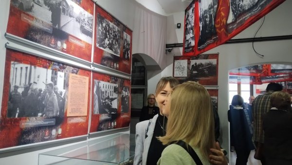 СЛИКЕ СРБИЈЕ У ДРУГОМ СВЕТСКОМ РАТУ: Отворена изложба у параћинском Завичајном музеју (ФОТО) СЛИКЕ СРБИЈЕ У ДРУГОМ СВЕТСКОМ РАТУ: Отворена изложба у параћинском Завичајном музеју (ФОТО)
