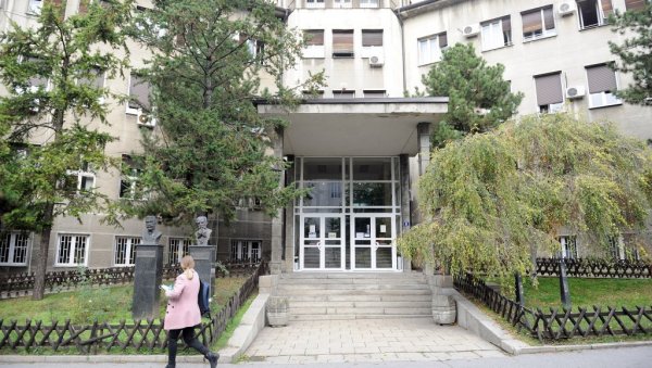 ПРВО ДА ОДРАДЕ СТАЖ, ПА ОНДА ИСПИТ: Око 30 специјализаната из Црне Горе у Београду не може да полаже специјалистички ПРВО ДА ОДРАДЕ СТАЖ, ПА ОНДА ИСПИТ: Око 30 специјализаната из Црне Горе у Београду не може да полаже специјалистички
