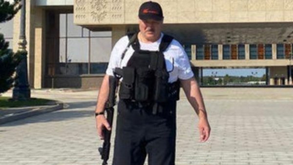 СПРЕМНИ СМО ЗА ХИТНО РЕАГОВАЊЕ Лукашенко наложио проверу снага: Знамо ко подбада суседе СПРЕМНИ СМО ЗА ХИТНО РЕАГОВАЊЕ Лукашенко наложио проверу снага: Знамо ко подбада суседе