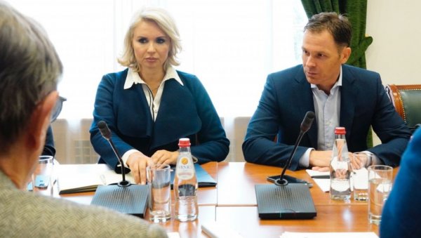 САСТАНАК СА ЧЛАНОВИМА ФИСКАЛНОГ САВЕТА Мали: Најугроженији да добију одговарајућу помоћ САСТАНАК СА ЧЛАНОВИМА ФИСКАЛНОГ САВЕТА Мали: Најугроженији да добију одговарајућу помоћ