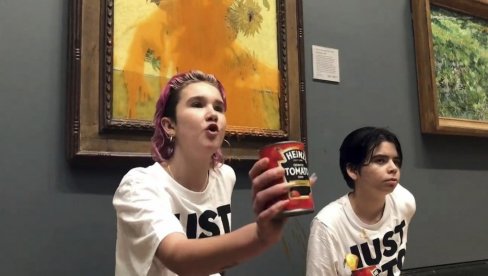 SUPOM OD PARADAJZA POLILI ČUVENE SUNCOKRETE VAN GOGA: Incident u Nacionalnoj galeriji u Londonu (FOTO/VIDEO) SUPOM OD PARADAJZA POLILI ČUVENE SUNCOKRETE VAN GOGA: Incident u Nacionalnoj galeriji u Londonu (FOTO/VIDEO)