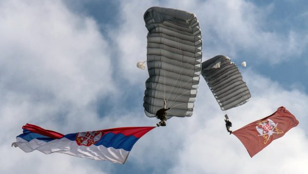 ДАН 63. ПАДОБРАНСКЕ БРИГАДЕ: Низ свечаности у Нишу и Ваљеву поводом обележавања војних празника (ФОТО) ДАН 63. ПАДОБРАНСКЕ БРИГАДЕ: Низ свечаности у Нишу и Ваљеву поводом обележавања војних празника (ФОТО)
