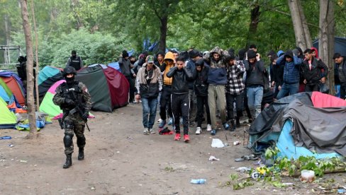 EVROPA SIRIJCIMA ZATVARA VRATA: U EU nisu dugo čekali da stopiraju proces za izbeglice i azilante EVROPA SIRIJCIMA ZATVARA VRATA: U EU nisu dugo čekali da stopiraju proces za izbeglice i azilante