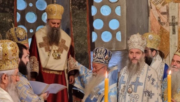 ПАТРИЈАРХ ПОРФИРИЈЕ ОСВЕШТАО ОБНОВЉЕНИ ХРАМ У ВУКОВАРУ: Поглавар СПЦ служио литургију у Саборном храму Светог Николаја Мирликијског ПАТРИЈАРХ ПОРФИРИЈЕ ОСВЕШТАО ОБНОВЉЕНИ ХРАМ У ВУКОВАРУ: Поглавар СПЦ служио литургију у Саборном храму Светог Николаја Мирликијског