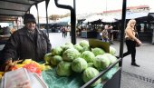 NAJTRAŽENIJI KUPUS: Paradajz još povoljan na Dušanovcu, kilogram od 40 do 60 dinara NAJTRAŽENIJI KUPUS: Paradajz još povoljan na Dušanovcu, kilogram od 40 do 60 dinara