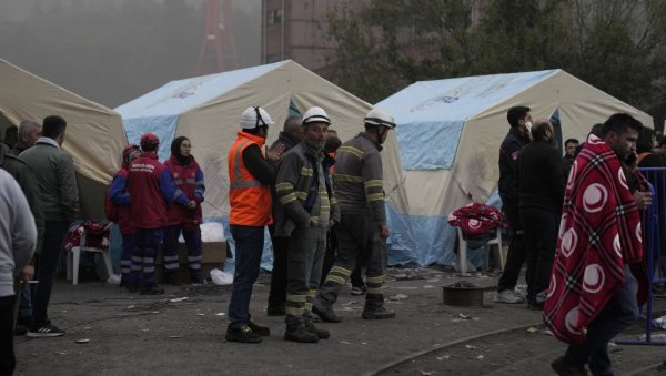РАСТЕ ЦРНИ БИЛАНС У ТУРСКОЈ: Огласио се Ердоган - погинуо 41 рудар РАСТЕ ЦРНИ БИЛАНС У ТУРСКОЈ: Огласио се Ердоган - погинуо 41 рудар
