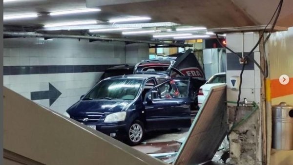 НЕСВАКИДАШЊА НЕСРЕЋА: БМВ улетео у перионицу, ударио друго возило, оба аутомобила повредила радника! (ФОТО) НЕСВАКИДАШЊА НЕСРЕЋА: БМВ улетео у перионицу, ударио друго возило, оба аутомобила повредила радника! (ФОТО)