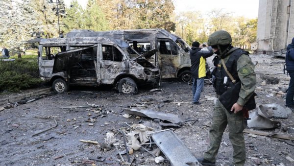 СИРЕНЕ ОДЈЕКУЈУ УКРАЈИНОМ: Руси наставили да гађају енергетске објекте - артиљерија и авијација заустављају покушаје пробоја ВСУ СИРЕНЕ ОДЈЕКУЈУ УКРАЈИНОМ: Руси наставили да гађају енергетске објекте - артиљерија и авијација заустављају покушаје пробоја ВСУ