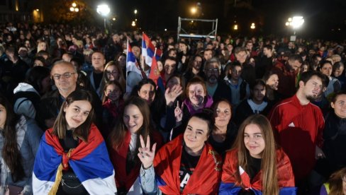 PONOS SRBIJE: Navijači u velikom broju čekaju odbojkašice (FOTO)