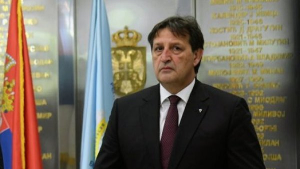 БРАТИСЛАВ ГАШИЋ МИНИСТАР ПОЛИЦИЈЕ: Некада водио војску, сада ће бринути о српској полицији БРАТИСЛАВ ГАШИЋ МИНИСТАР ПОЛИЦИЈЕ: Некада водио војску, сада ће бринути о српској полицији
