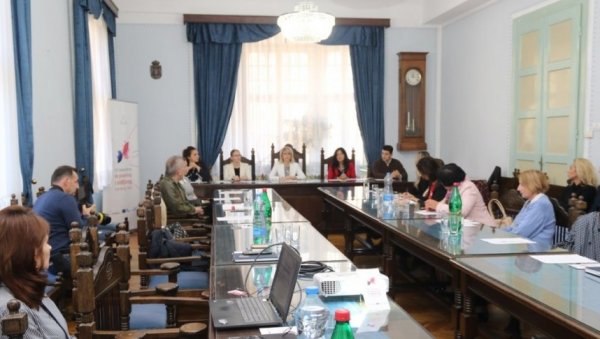 ОД НЕПЛАЋЕНОГ ДО ВИДЉИВОГ И ПЛАЋЕНОГ ЖЕНСКОГ РАДА: Суботица активно ради на родној равноправности ОД НЕПЛАЋЕНОГ ДО ВИДЉИВОГ И ПЛАЋЕНОГ ЖЕНСКОГ РАДА: Суботица активно ради на родној равноправности