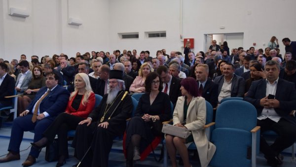 МЛАДИ ДА ОСТАНУ И ВРАТЕ СЕ У ЛЕВАЧ: Дан општине Рековац обележен свечаном седницом СО (ФОТО) МЛАДИ ДА ОСТАНУ И ВРАТЕ СЕ У ЛЕВАЧ: Дан општине Рековац обележен свечаном седницом СО (ФОТО)