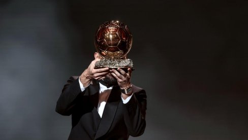 NEPRIKOSNOVEN! Lionel Mesi dobio Zlatnu loptu, najbolji je fudbaler sveta! NEPRIKOSNOVEN! Lionel Mesi dobio Zlatnu loptu, najbolji je fudbaler sveta!