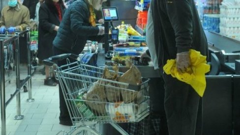 MUVE I LARVE U KREKERIMA: Ovi proizvodi su povičeni sa tržišta - kupci u hrani u EU pronalazili sve i svašta MUVE I LARVE U KREKERIMA: Ovi proizvodi su povičeni sa tržišta - kupci u hrani u EU pronalazili sve i svašta