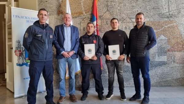 НАЈБОЉИ ЦРНОЈЕВИЋ И СТАНКОВИЋ: Признања најбољем полицајцу и ватрогасцу у Земуну НАЈБОЉИ ЦРНОЈЕВИЋ И СТАНКОВИЋ: Признања најбољем полицајцу и ватрогасцу у Земуну