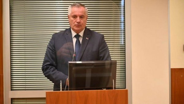 НЕ ЗНА СЕ КО ЋЕ ВРАТИТИ КРЕДИТ: На суђењу бившем премијеру Џомбићу сведочио актуелни премијер РС НЕ ЗНА СЕ КО ЋЕ ВРАТИТИ КРЕДИТ: На суђењу бившем премијеру Џомбићу сведочио актуелни премијер РС