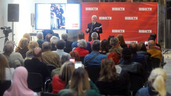 ЉУДИ ОСЕЋАЈУ СВАКИ СТИХ: Академик Матија Бећковић приредио празник говорећи своје песме љубитељима поезије (ФОТО) ЉУДИ ОСЕЋАЈУ СВАКИ СТИХ: Академик Матија Бећковић приредио празник говорећи своје песме љубитељима поезије (ФОТО)