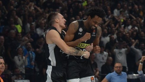 OVO ĆE ODUŠEVITI GROBARE: Košarkaš crno-belih istetovirao grb voljenog kluba (FOTO) OVO ĆE ODUŠEVITI GROBARE: Košarkaš crno-belih istetovirao grb voljenog kluba (FOTO)