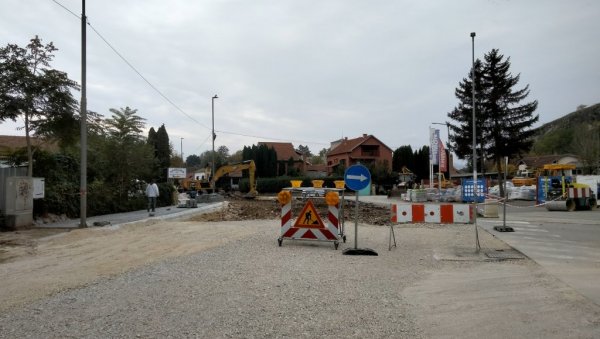 ПИРОТ ДОБИЈА ЈОШ ЈЕДАН КРУЖНИ ТОК: Уз нову саобраћајницу мање гужви ПИРОТ ДОБИЈА ЈОШ ЈЕДАН КРУЖНИ ТОК: Уз нову саобраћајницу мање гужви