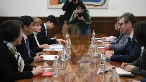 НАСТАВИЋЕМО ДА ПРУЖАМО ПОДРШКУ: Вучић разговарао са представницима компаније ХБИС НАСТАВИЋЕМО ДА ПРУЖАМО ПОДРШКУ: Вучић разговарао са представницима компаније ХБИС