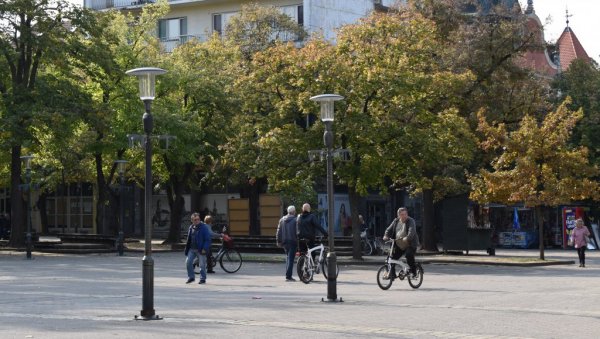 ЗА 100 БИЦИКЛА СТИГЛО 230 ПРИЈАВА: Гужва у Кикинди за субвенције града за куповину двоточкаша ЗА 100 БИЦИКЛА СТИГЛО 230 ПРИЈАВА: Гужва у Кикинди за субвенције града за куповину двоточкаша