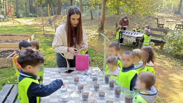 ДЕЦА И ДРВЕЋЕ РАСТУ ЗАЈЕДНО: Шумарски факултет и предшколци заједно у акцији спасавања планете ДЕЦА И ДРВЕЋЕ РАСТУ ЗАЈЕДНО: Шумарски факултет и предшколци заједно у акцији спасавања планете