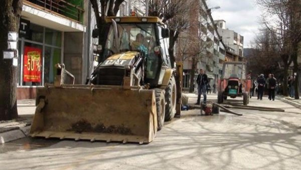 РАДНИЦИ ПЉЕВАЉСКОГ „ВОДОВОДА“ ОПТУЖИЛИ ДИРЕКТОРА: Да ли овај наш премештај има везе са тим што нисмо хтели да потпишемо подршку партији РАДНИЦИ ПЉЕВАЉСКОГ „ВОДОВОДА“ ОПТУЖИЛИ ДИРЕКТОРА: Да ли овај наш премештај има везе са тим што нисмо хтели да потпишемо подршку партији