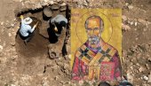 ШТА СУ ВИДЕЛИ ИСПОД ПОДА: Тврде да су пронашли гроб Светог Николе ШТА СУ ВИДЕЛИ ИСПОД ПОДА: Тврде да су пронашли гроб Светог Николе