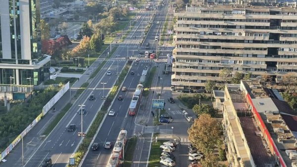 ТРОЈЕ ПОВРЕЂЕНИХ ПРЕВЕЗЕНО У УРГЕНТНИ ЦЕНТАР: Детаљи саобраћајне несреће на Новом Београду (ФОТО) ТРОЈЕ ПОВРЕЂЕНИХ ПРЕВЕЗЕНО У УРГЕНТНИ ЦЕНТАР: Детаљи саобраћајне несреће на Новом Београду (ФОТО)