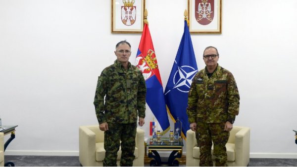ГЕНЕРАЛ МОЈСИЛОВИЋ СЕ САСТАО СА НОВИМ КОМАНДАНТОМ КФОР-а: Кфор дужан да први реагује у случају нарушавања безбедности на КиМ ГЕНЕРАЛ МОЈСИЛОВИЋ СЕ САСТАО СА НОВИМ КОМАНДАНТОМ КФОР-а: Кфор дужан да први реагује у случају нарушавања безбедности на КиМ