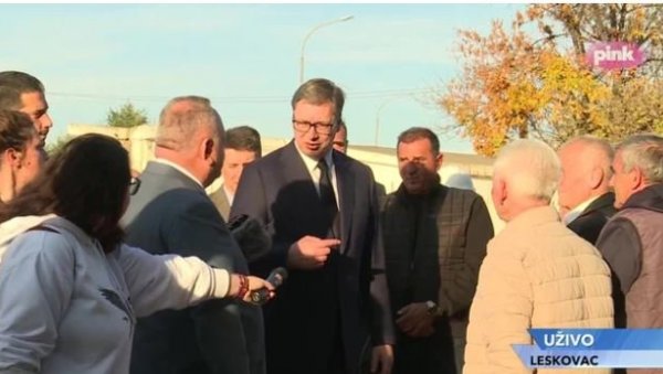 ВУЧИЋ У ЛЕСКОВЦУ: Стадион се гради по највишим стандардима УЕФА (ВИДЕО) ВУЧИЋ У ЛЕСКОВЦУ: Стадион се гради по највишим стандардима УЕФА (ВИДЕО)