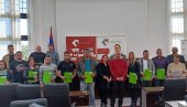 ZA RADNO MESTO 300.000: Odabrano 14 ljudi iz kategorije teže zapošljivih ZA RADNO MESTO 300.000: Odabrano 14 ljudi iz kategorije teže zapošljivih