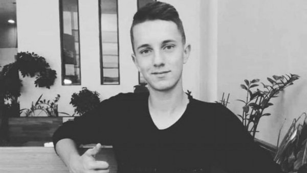 ТРАГЕДИЈА: Ово је младић који је погинуо у тешкој саобраћајној несрећи код Зенице (ФОТО) ТРАГЕДИЈА: Ово је младић који је погинуо у тешкој саобраћајној несрећи код Зенице (ФОТО)