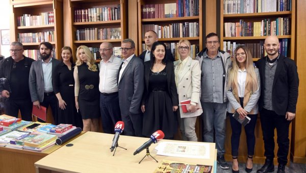 ПОЕЗИЈА ИЗ СРЦА ТОЧЕНА: У књижари Српске књижевне задруге гостовало десеторо угледних песника са Косова и Метохије ПОЕЗИЈА ИЗ СРЦА ТОЧЕНА: У књижари Српске књижевне задруге гостовало десеторо угледних песника са Косова и Метохије
