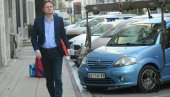 ГЛИШИЋ ПОСЛЕ УБЕДЉИВЕ ПОБЕДЕ СНС: Преносим поздраве председника Вучића, не може се нерадом и лажима, не помаже пиштаљка оловком се гласа ГЛИШИЋ ПОСЛЕ УБЕДЉИВЕ ПОБЕДЕ СНС: Преносим поздраве председника Вучића, не може се нерадом и лажима, не помаже пиштаљка оловком се гласа