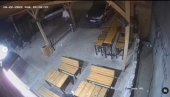 УЗНЕМИРУЈУЋ СНИМАК: Малолетници брутално претукли дечака (14) из Винче (ВИДЕО) УЗНЕМИРУЈУЋ СНИМАК: Малолетници брутално претукли дечака (14) из Винче (ВИДЕО)