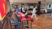 ИЗБОРИ У ЦРНОЈ ГОРИ: Затворена биралишта - Боља излазност на северу, у Бијелом Пољу пријављена куповина гласова ИЗБОРИ У ЦРНОЈ ГОРИ: Затворена биралишта - Боља излазност на северу, у Бијелом Пољу пријављена куповина гласова
