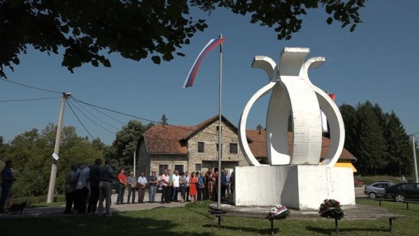 ЈЕДИНА ЈЕ КНЕЖЕВИНА НА БАЛКАНУ: Мало село надомак Приједора век и по чува традицију и културу од заборава ЈЕДИНА ЈЕ КНЕЖЕВИНА НА БАЛКАНУ: Мало село надомак Приједора век и по чува традицију и културу од заборава