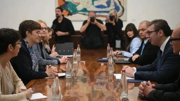 ВУЧИЋ СЕ САСТАО СА АНОМ ЛИРМАН: Србија ће наставити да промовише политику мира и дијалога ВУЧИЋ СЕ САСТАО СА АНОМ ЛИРМАН: Србија ће наставити да промовише политику мира и дијалога