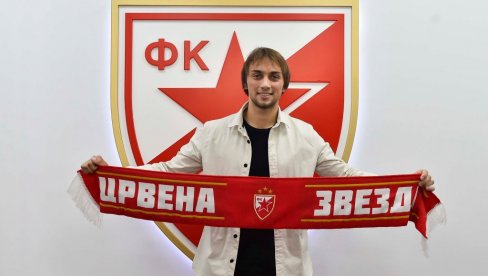 POJAČANJE NA TRENINZIMA ZVEZDE: Desni bek se pridružio novim saigračima (FOTO) POJAČANJE NA TRENINZIMA ZVEZDE: Desni bek se pridružio novim saigračima (FOTO)