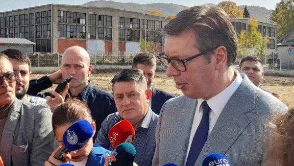 ВУЧИЋ У ВЛАСОТИНЦУ: Фабрика Грунер важна је за целу државу (ФОТО/ВИДЕО) ВУЧИЋ У ВЛАСОТИНЦУ: Фабрика Грунер важна је за целу државу (ФОТО/ВИДЕО)