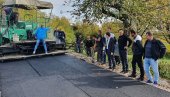 ЈЕЗЕРО МЕЗГРАЈА БЛИЖЕ ТУРИСТИМА: У Угљевику у току асфалтирање путева ЈЕЗЕРО МЕЗГРАЈА БЛИЖЕ ТУРИСТИМА: У Угљевику у току асфалтирање путева