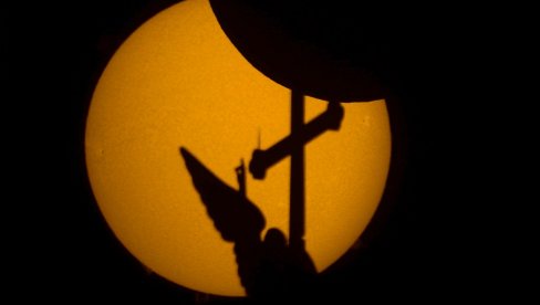 DESIĆE SE 8. APRILA I TRAJAĆE ČETIRI I PO MINUTA: Potpuno pomračenje Sunca - jedan od najlepših prizora u prirodi DESIĆE SE 8. APRILA I TRAJAĆE ČETIRI I PO MINUTA: Potpuno pomračenje Sunca - jedan od najlepših prizora u prirodi